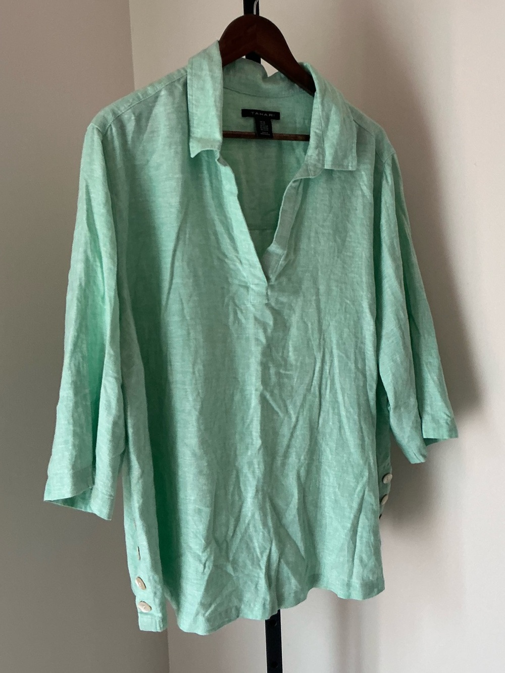 Tahari | Linen Blend Split V-Neck Tunic Top